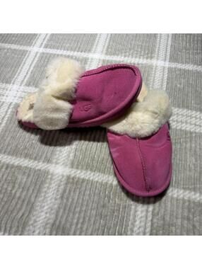 UGG Women's Pink Slipper